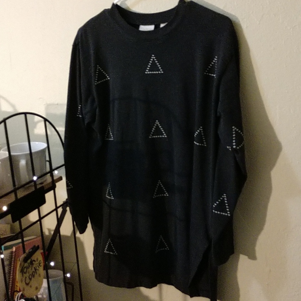 Long thin triangle sweater